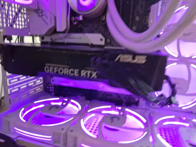 RTX 4060 Asus Atlas Shark