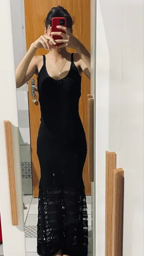Vestido longo, preto e todo em tricô 