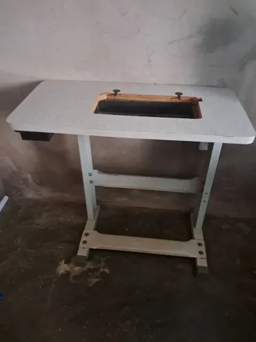 Mesa de maquina (vendo ou troco)