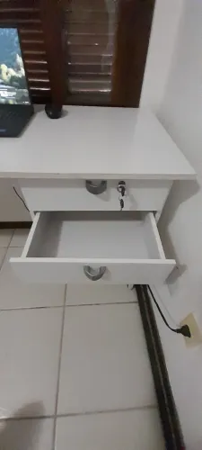 Escrivaninha / Mesa de Estudo com Gavetas - Ótimo Estado