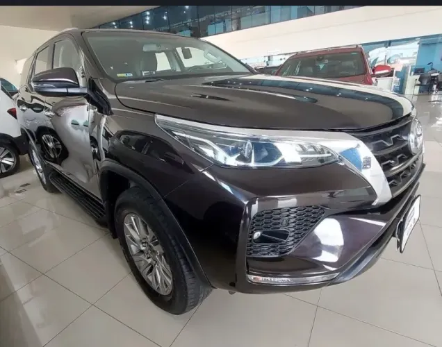 Toyota Hilux SW4 SRV 4X2 2.7 Flex Automatico 2021 Carro 07 lugares otima oportunidade .