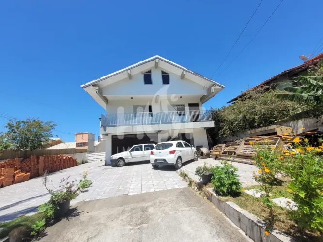 Casa à venda, 3 dormitórios, perto da praia, no Campeche, FLORIANÓPOLIS - SC