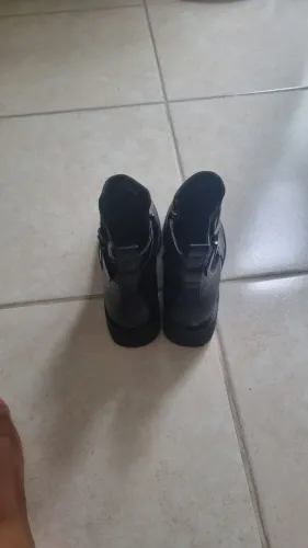 BOTA SEMINOVA- COURO - NUMERO 39- USADA UNICA VEZ NA ESPANHA - 150 REAIS- NEGOCIO PREÇO