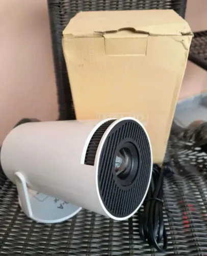 Projetor HY300 4K - A funcionando perfeitamente