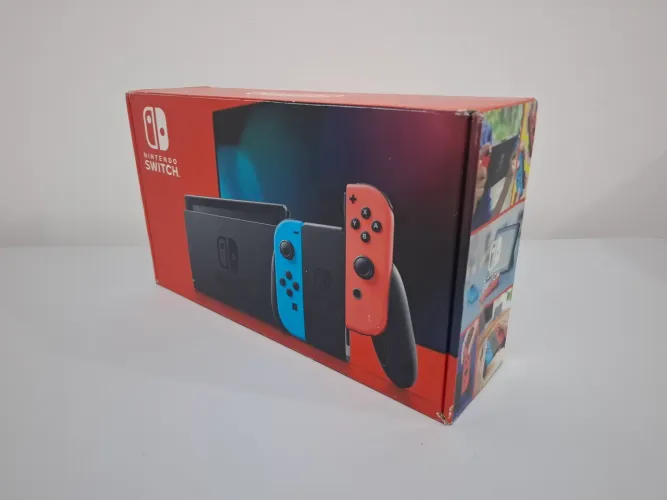 Kit de Acessórios e Caixa Oiginais Nintendo Switch (V2) (SEM O CONSOLE/JOY-CONS)