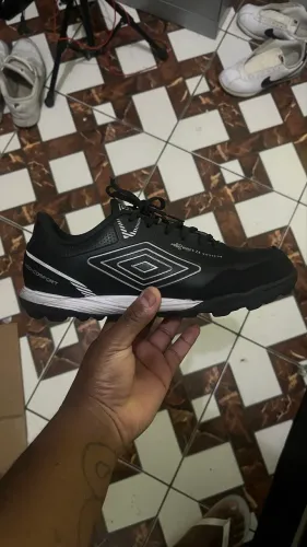 Chuteira society Umbro neo confort