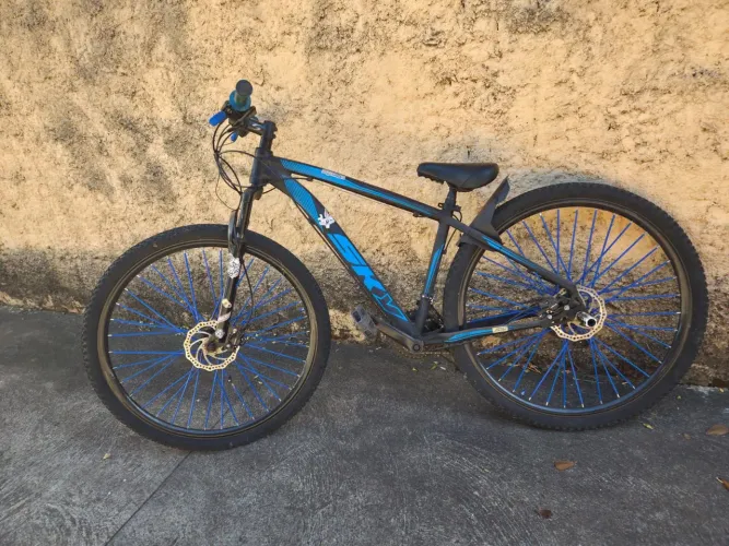 Bicicleta Sky com freio hidráulico 7x3
