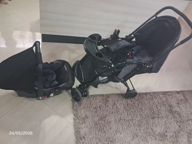 Carrinho de Bebê Cosco com Bebê Conforto - Preto/Cinza