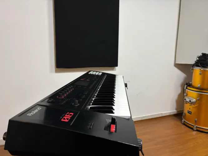 Teclado Roland Fa 06