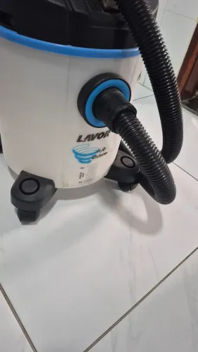 Aspirador de pó.