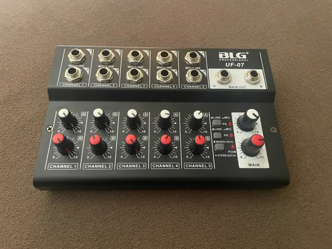 Mesa de som BGL UF-07