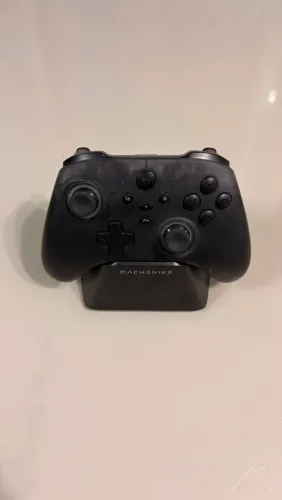 Controle Machenike Premium Sem Fio - Layout Xbox com Base Carregadora<br>?Descrição: