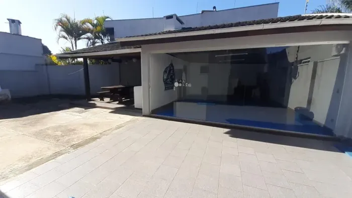 Linda casa com 393 m2 úteis, 5 dormitórios (sendo 2 suíte), Jardim Social/Curitiba