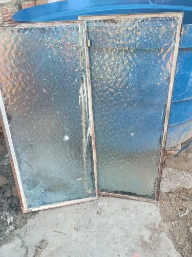 Porta de ferro com duela e vidro usada