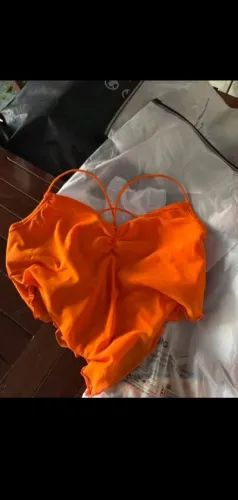Blusinha curta laranja amarração/pescoço 