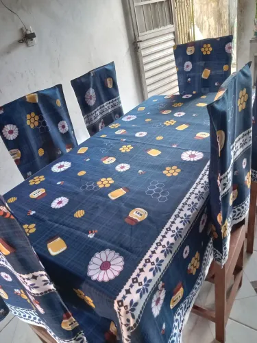 Toalha de mesa com capa de cadeiras
