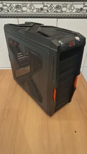 Gabinete Mid Tower Aerocool Strike-X