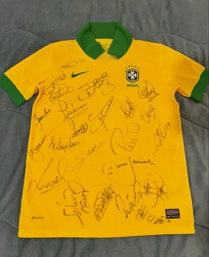 Camisa Brasil oficial autografada Copa das Confederações 2013