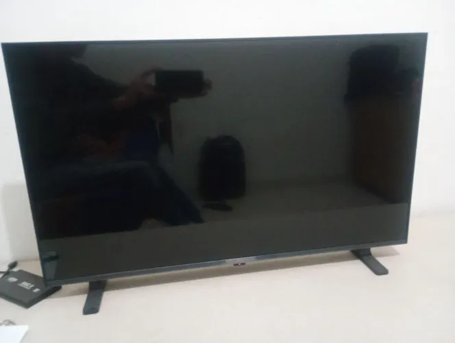 Vendo smartv LG webOS "32" polegada em ótimo estado.