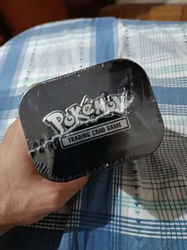 Lata pokémon lacrada - cartas copag