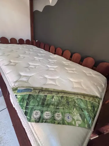 Cama Casinha Infantil em Madeira Maciça + Colchão Solteiro