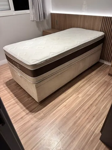 Vendo cama box e colchão de Espuma