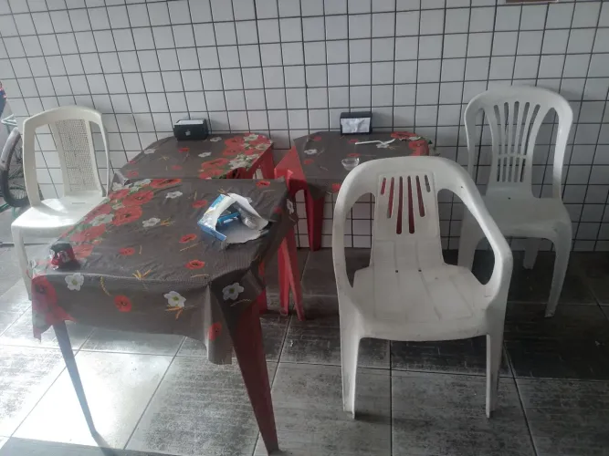 Mesas e cadeiras