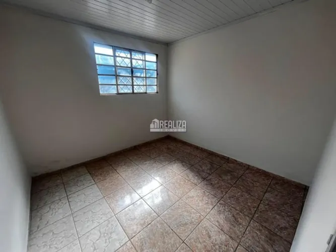 Casa com 2 Quarto(s) e 1 banheiro(s) para Alugar, 10 m² por R$ 1545 / Mês