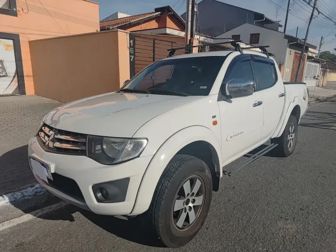Mitsubishi L200 Triton HLS 2.4 Flex 16V CD Mec. 2015