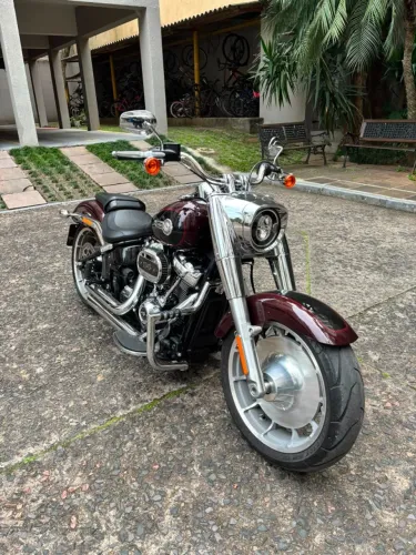 Harley-Davidson Fat Boy 114 (Bordô/Preta)