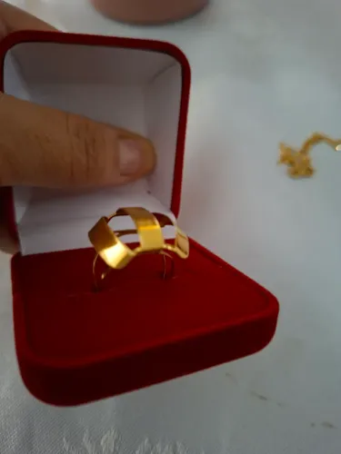 Anel ouro 18k trabalhado, aro duplo.