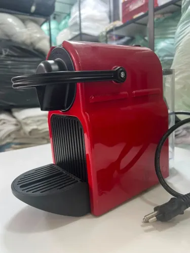 Nespresso Inissia D40 Vermelha Funcionando