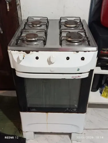 Vendo fogão fogão faltando os botões 
