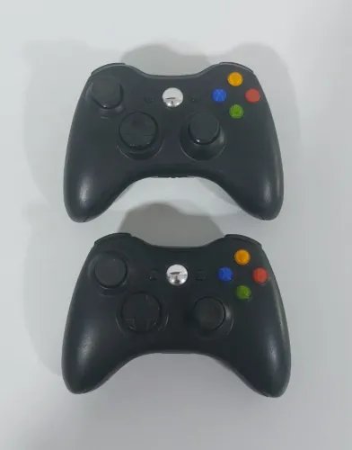 2 Controles Xbox 360 - Paralelos Funcionando, sem a tampinha de pilhas