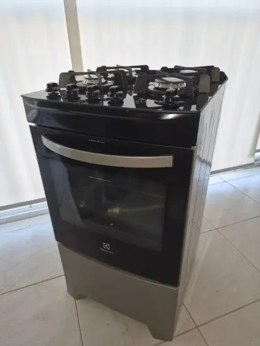 Fogão Electrolux 4 Bocas 52LSV Inox Mesa de Vidro - Excelente Estado