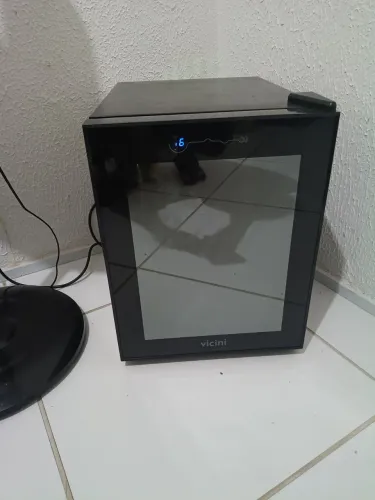 Vendo adega de vinho