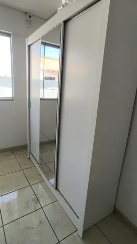 Guarda roupa casal com espelho