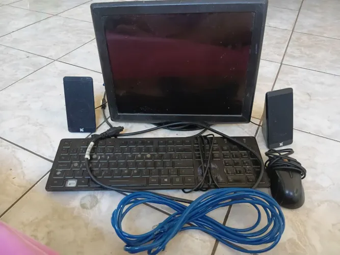 Elo Touch Solutions, ET1715L de 17 polegadas