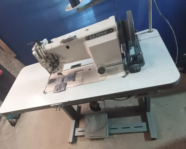 Máquina de costura 2 agulhas