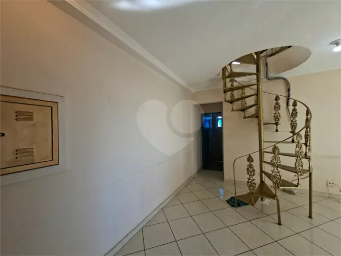 Cobertura à venda com 120m² Amplo espaço e grande potencial para personalização!