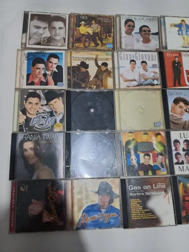 Lote de capas e encartes de CDs para reposição