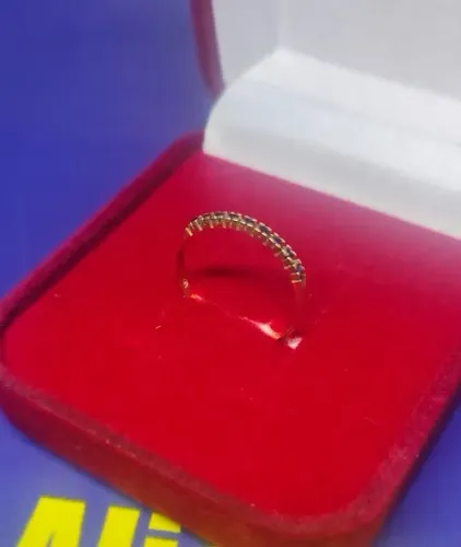 Anel Feminino Meia Alianças Aparador Noivado Ouro 18 kilates Peso 0.60 Grama Pedra Safira 