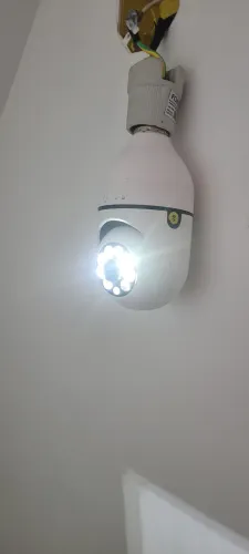 Vendo câmera de segurança Wi-Fi, fácil de instalar e usar