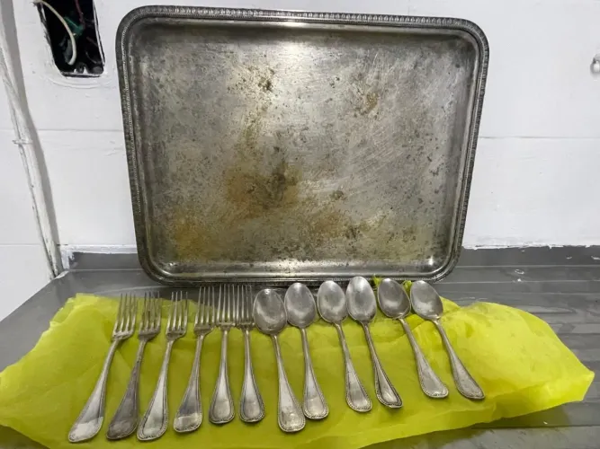 Bandeja e talheres da marca christofle 