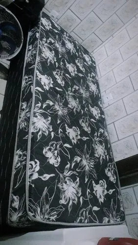 Vendo uma cama box 250$