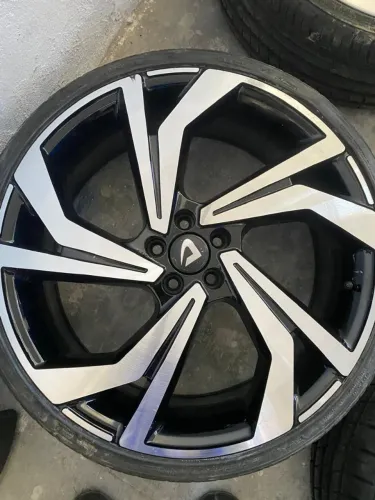 Vender rodas aro 20 (Pneus 225/30 R20) pneus novos.