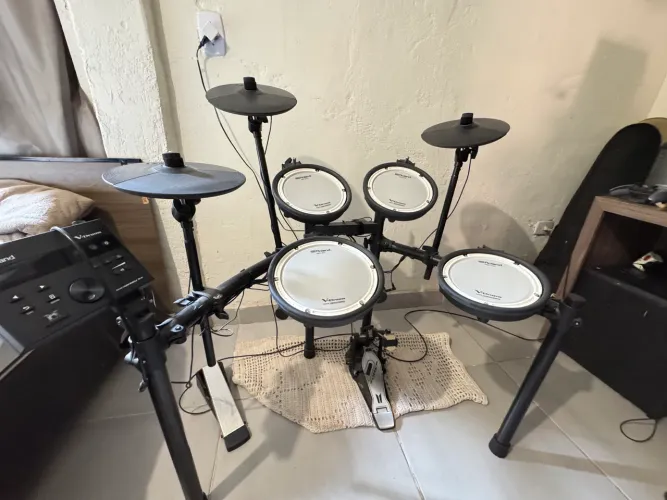 Bateria eletrônica Roland TD-07 Dmk (Avalio troca)