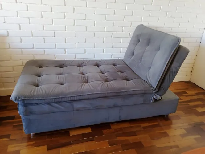 Sofá tipo divã reclinável cinza - 188x87x45cm