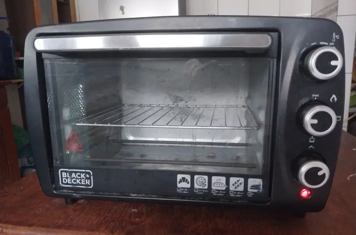 Vendo Forno Elétrico Black Decker 16Litros.