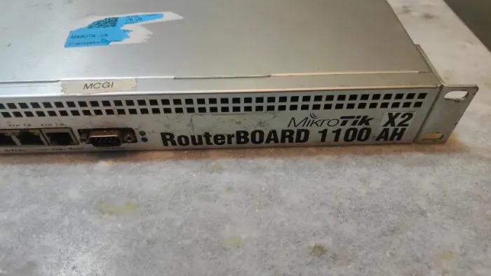 Roteador Mikrotik Routerboard Rb1100ahx2 Prata (Usado)